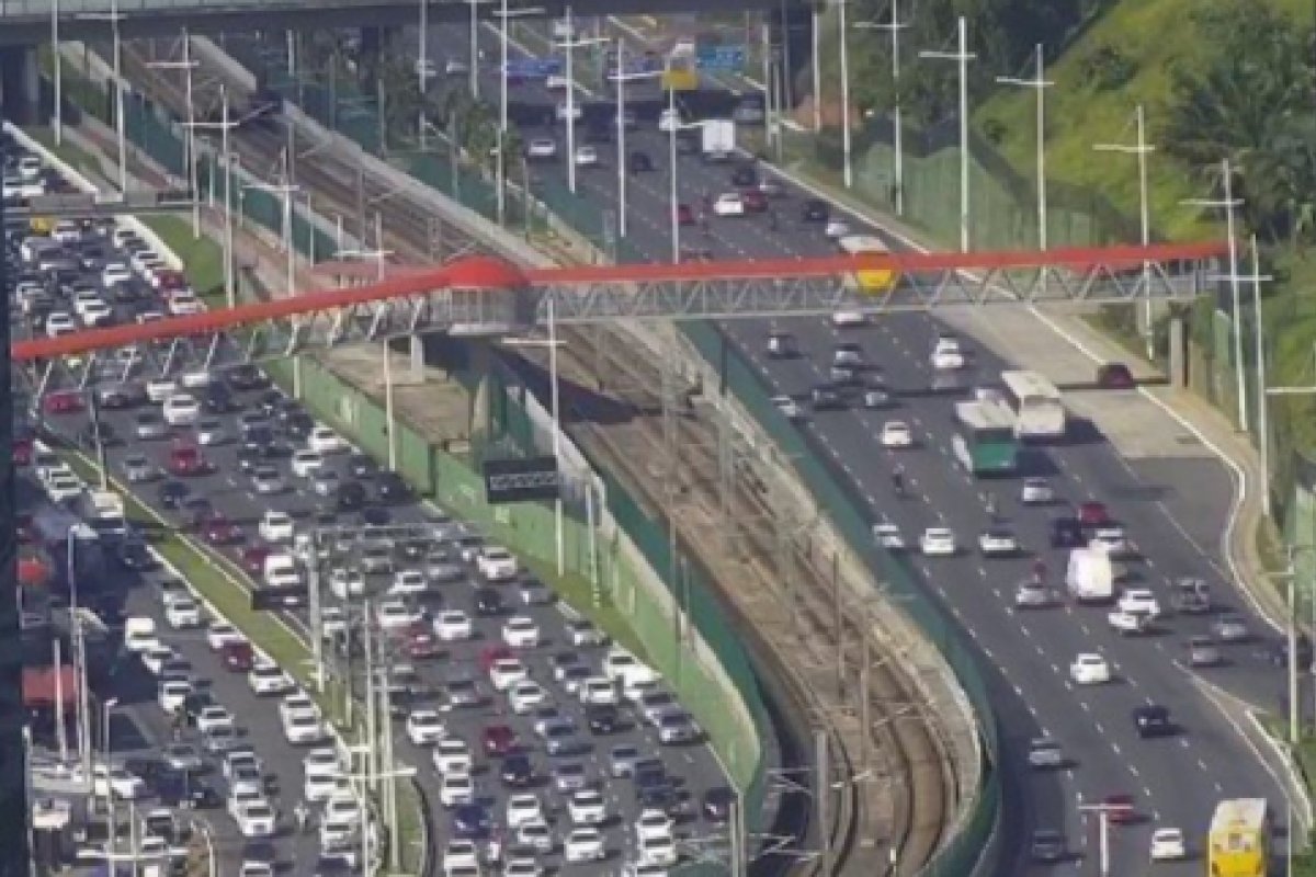 Boletim de trânsito: saiba quais vias registram congestionamento nessa terça-feira