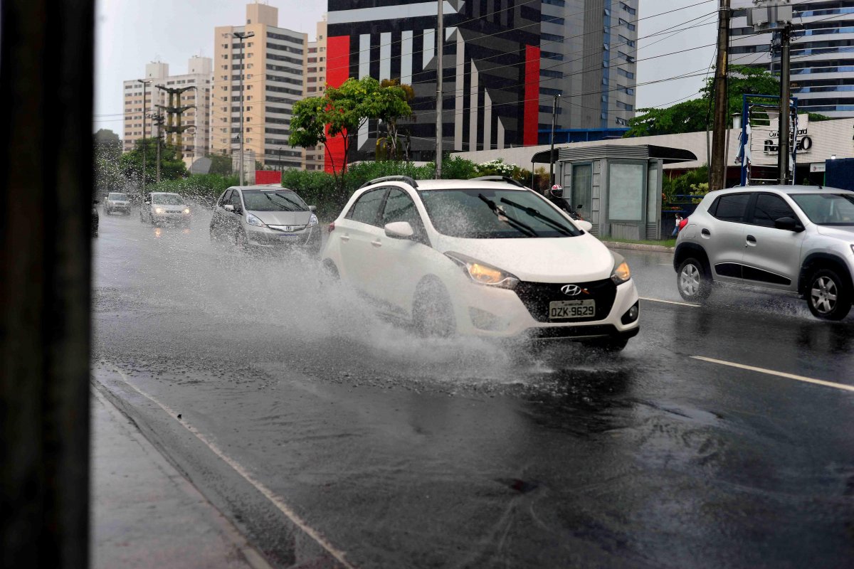 Defesa Civil de Salvador registra 17 notificações após chuvas na manhã desta sexta (24)