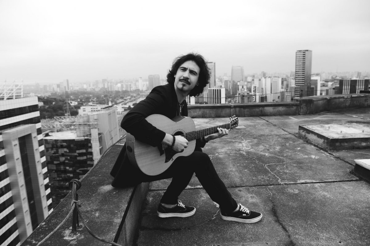 Oliver Soul lança seu primeiro álbum solo, o multifacetado “Oliversos”