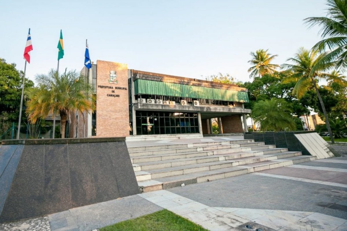 Prefeitura de Camaçari vai retomar pagamento do reajuste a servidores em janeiro
