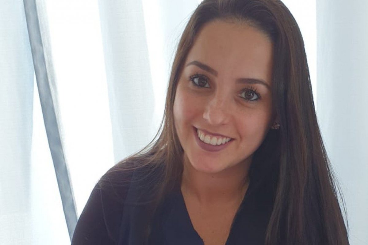 Professora que fez 3 cirurgias plásticas morre após falência múltiplas de órgãos