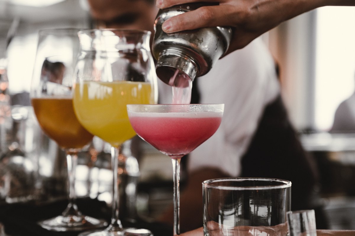 Vagas para barman, atendente e açougueiro são ofertadas nesta quarta (9) em Salvador