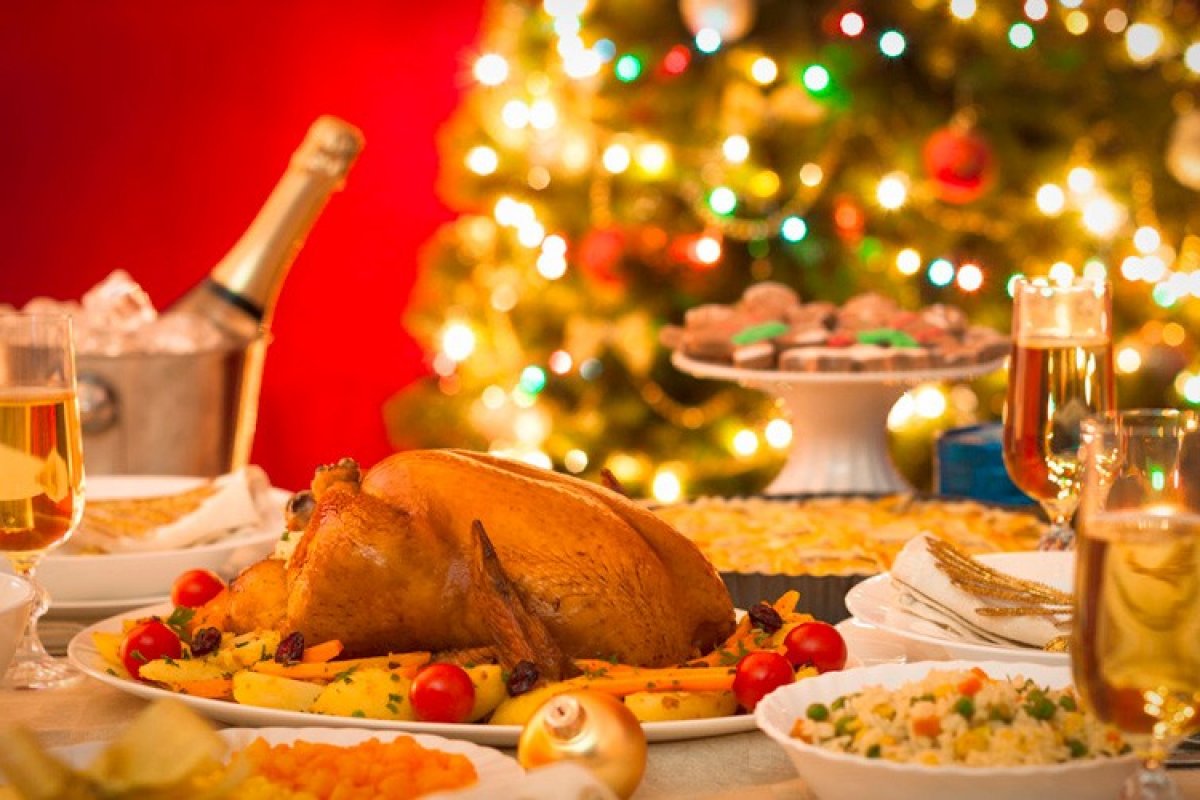 Exagerou na ceia? Veja dicas para reverter os incômodos causados pela comilança do Natal