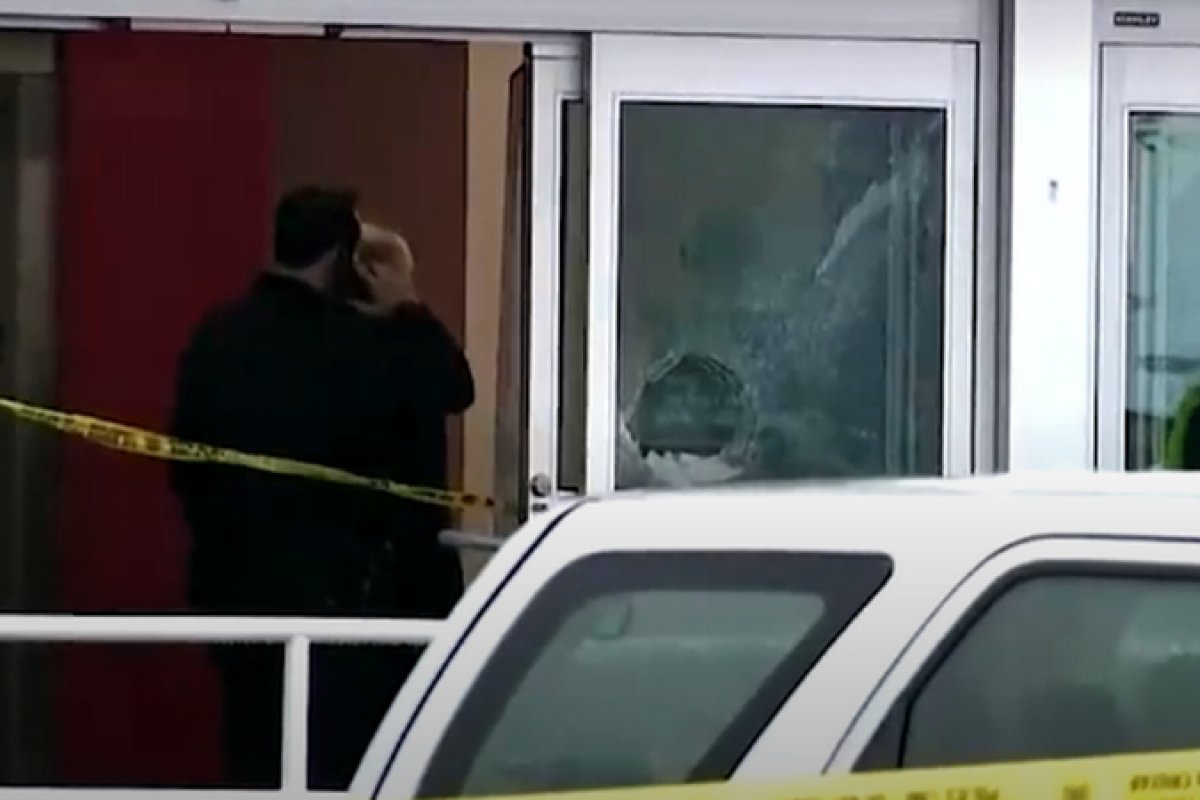 Menina de 14 anos é morta pela Polícia enquanto experimentava vestido em uma loja nos EUA