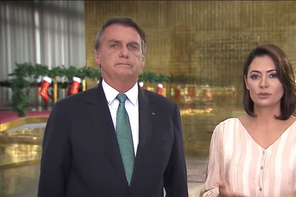 Em breve pronunciamento, Bolsonaro deseja boas festas aos brasileiros na véspera do Natal