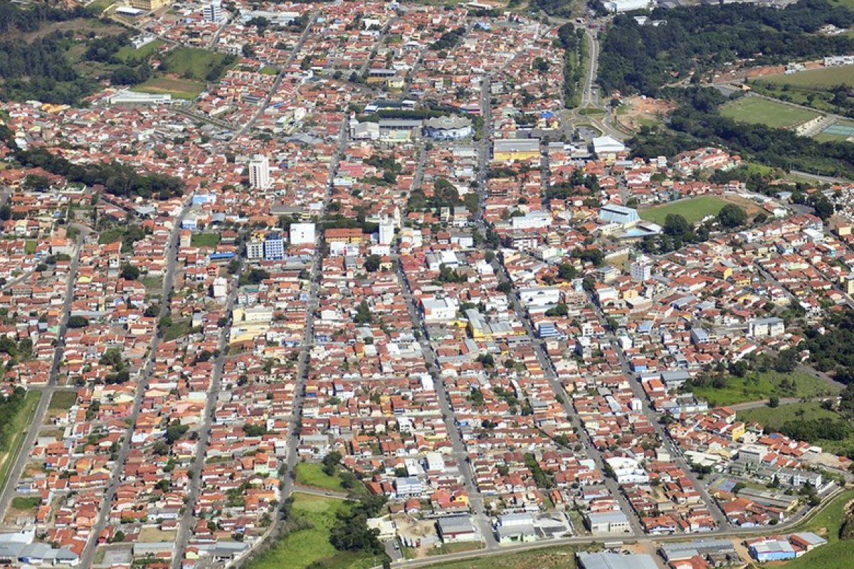 Confraternização de empresa, em Minas Gerais, contamina 23 funcionários com a variante ômicron, confirma Saúde