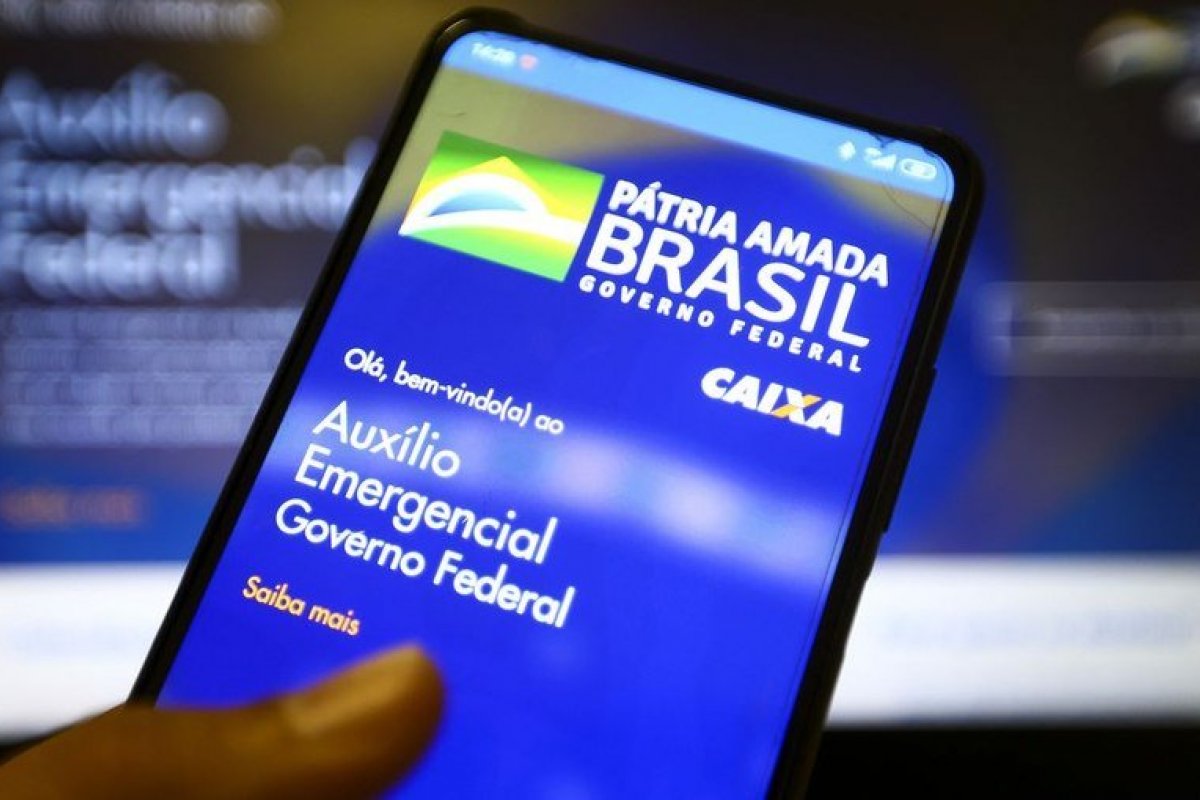 Bolsonaro assina Medida Provisória que amplia auxílio emergencial em R$ 4,1 bilhões