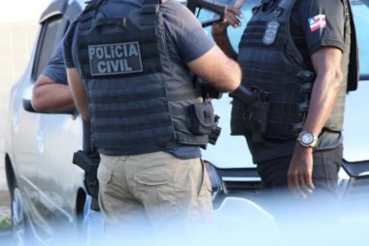 Polícia prende quatro pessoas com drogas no município de Candeúba