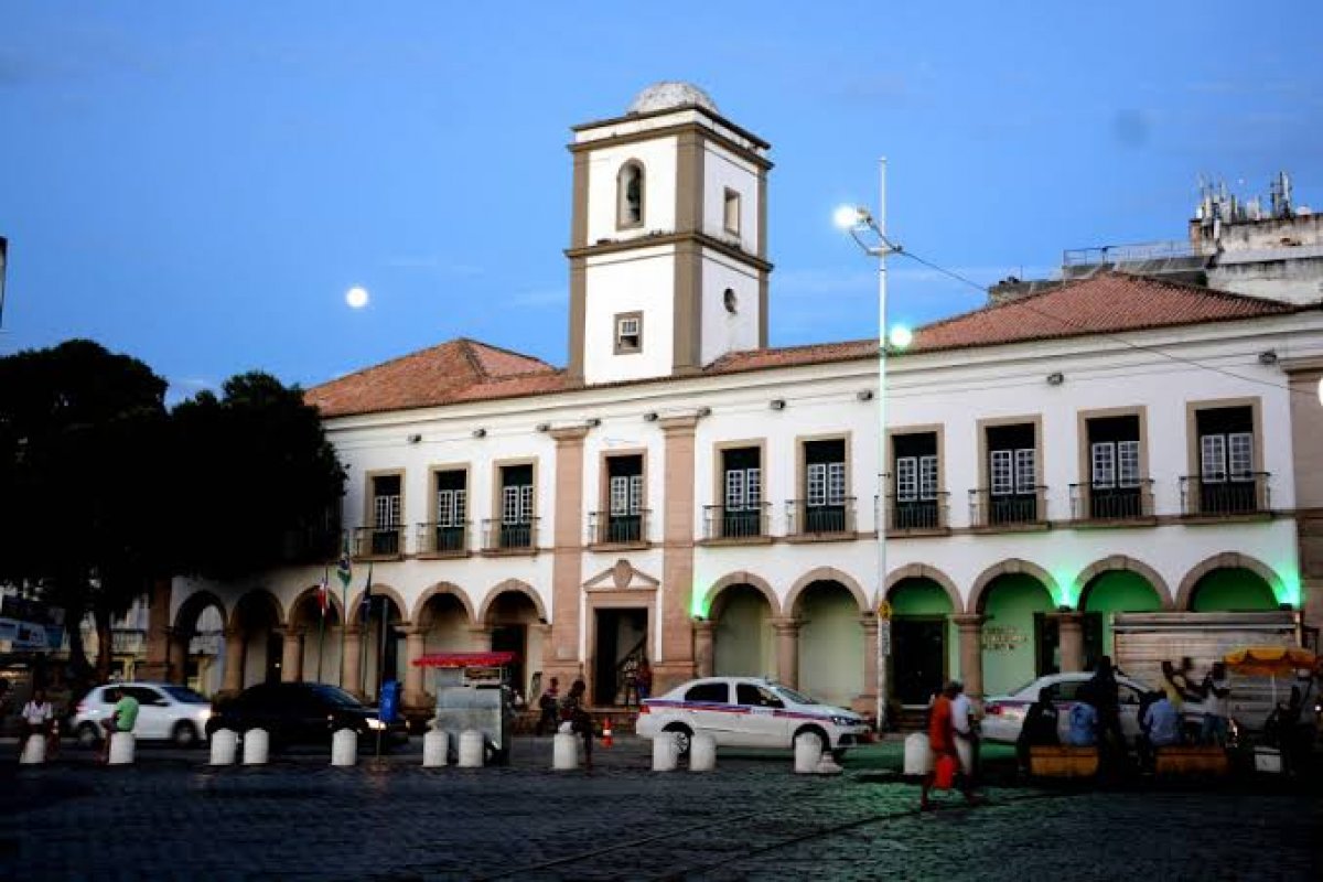 Câmara de Salvador reduz abono natalino de R$ 6 mil para R$ 920