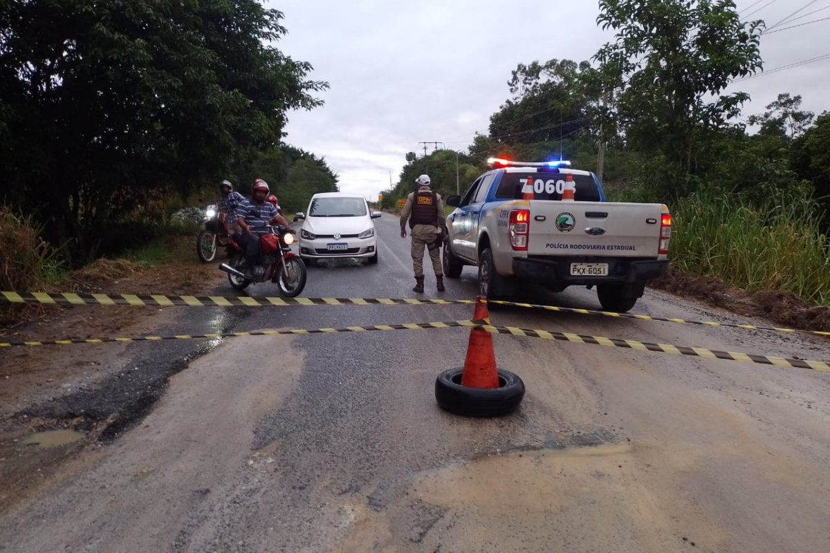 Confira: trechos de rodovias baianas sofrem bloqueios após fortes chuvas