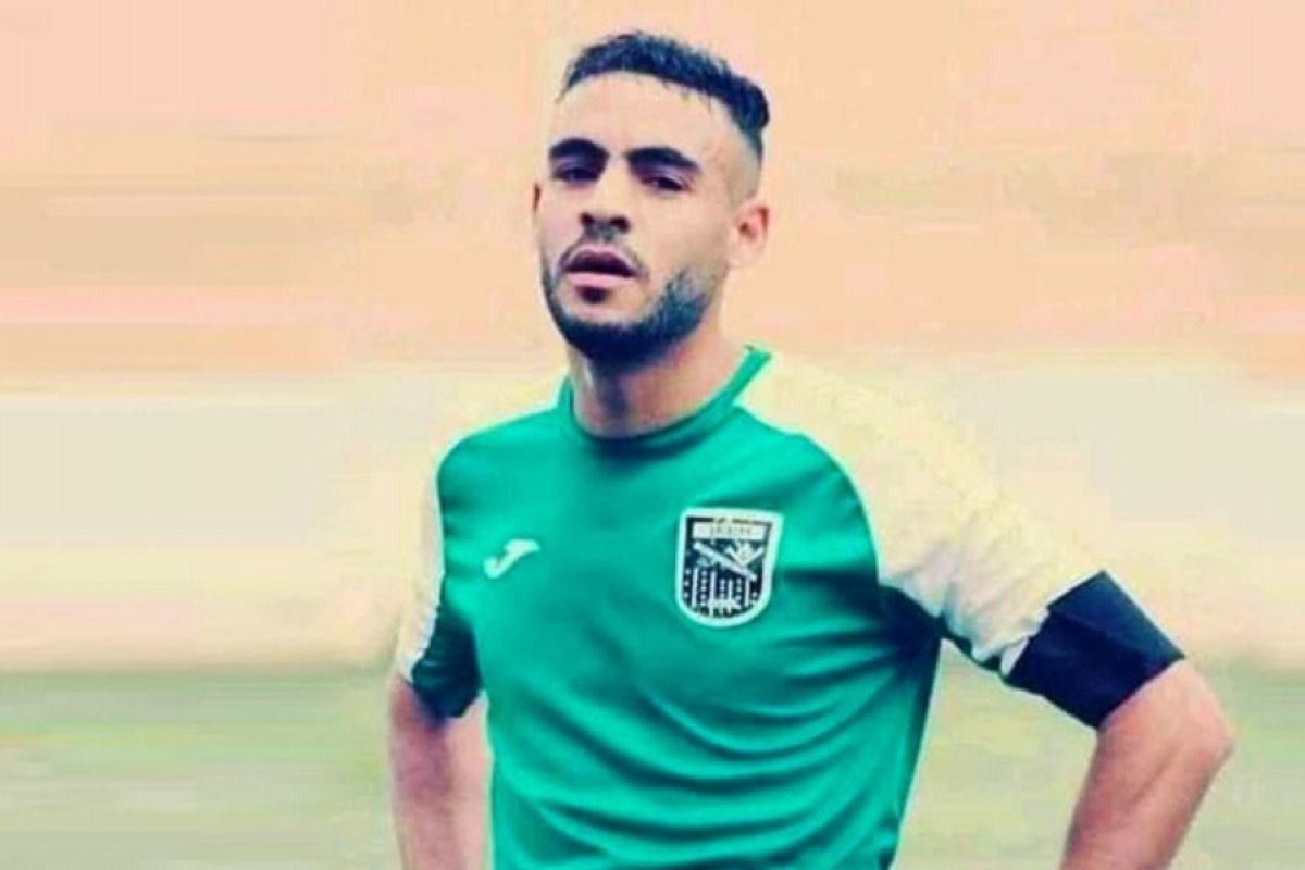 Jogador de futebol morre após pancada na cabeça em partida na Argélia