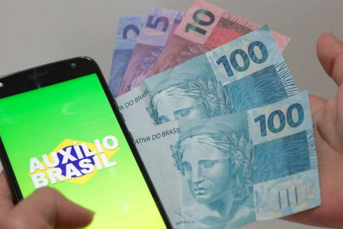 Brasil está dividido sobre o Auxílio Brasil, aponta Datafolha
