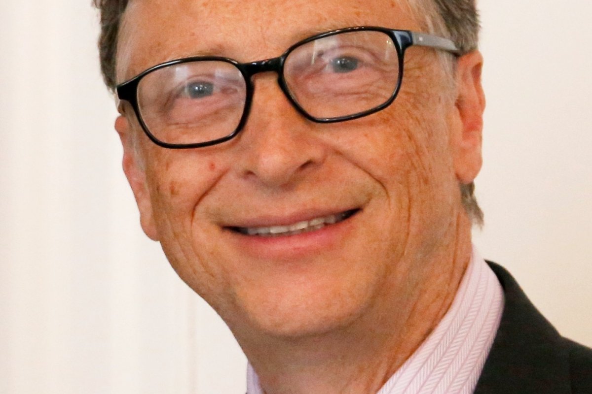 Lavar a louça depois do jantar e ler antes de dormir dão uma boa noite de sono, diz Bill Gates