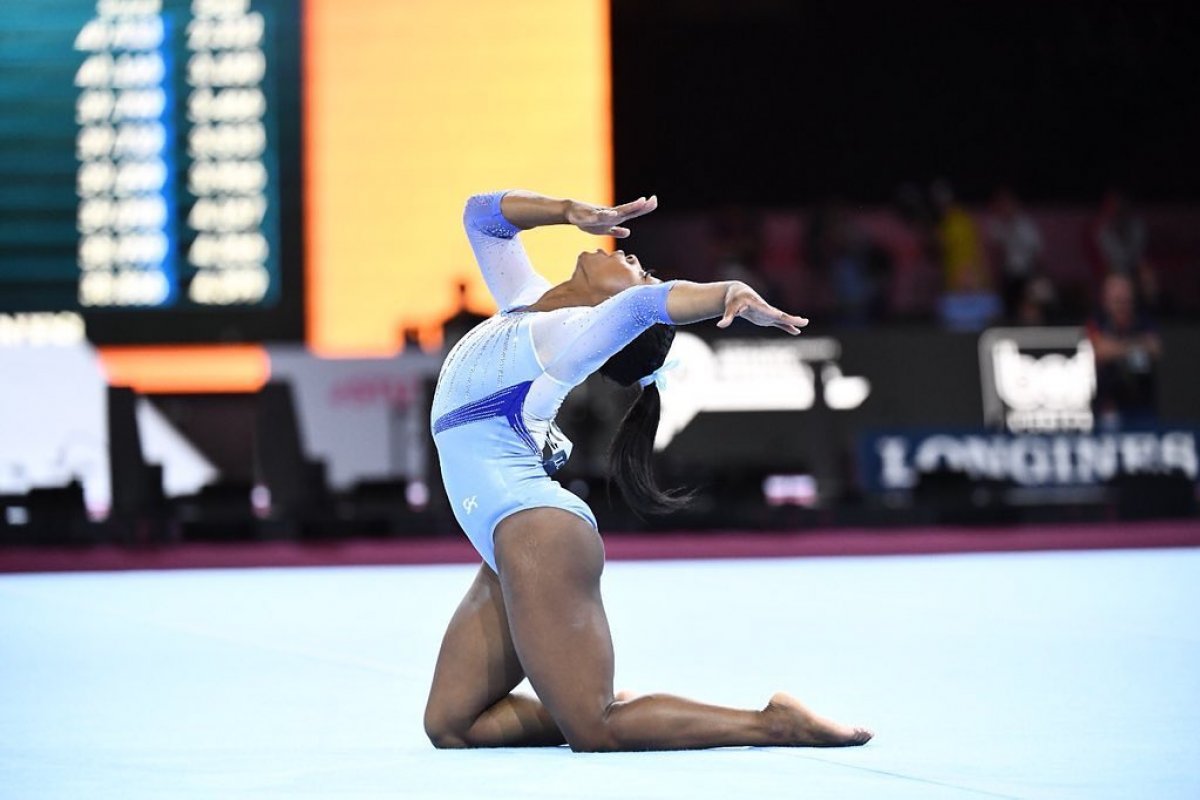 Simone Biles quebra recorde e conquista sua 21ª medalha em mundiais