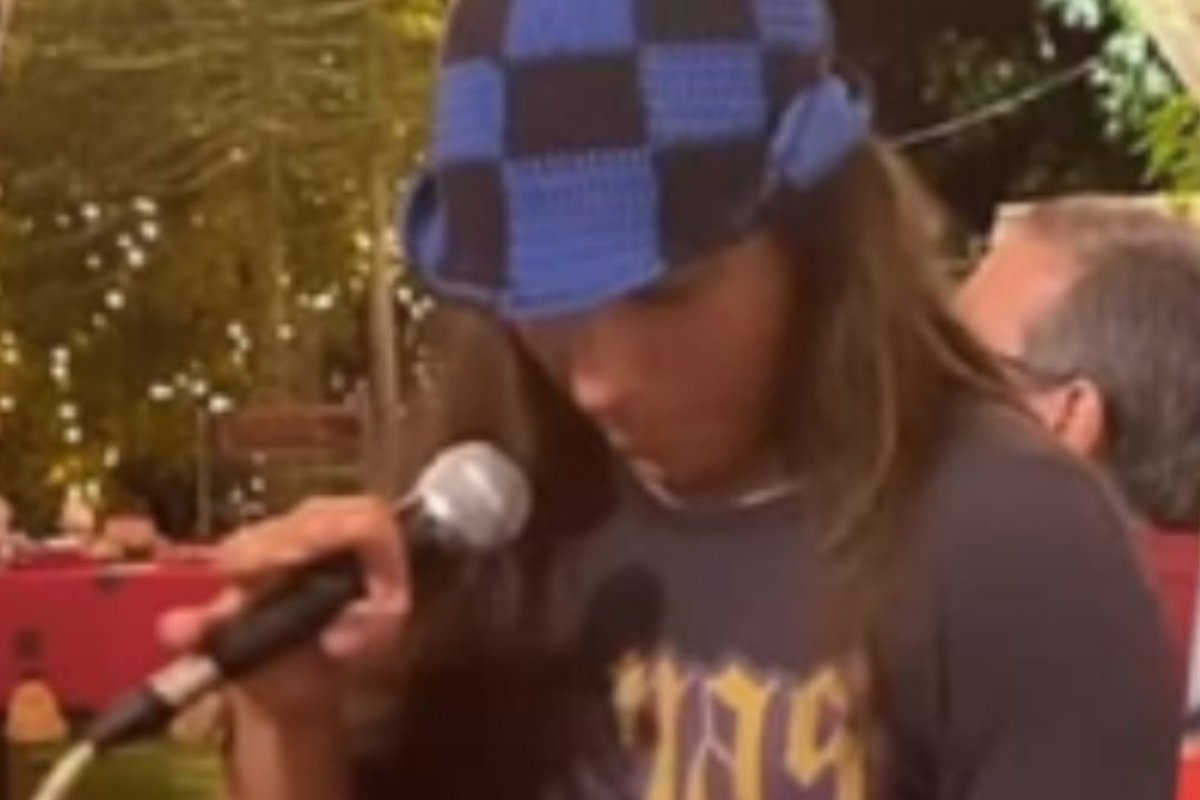 Veja vídeo! Filho de Ivete Sangalo solta a voz na noite de Natal