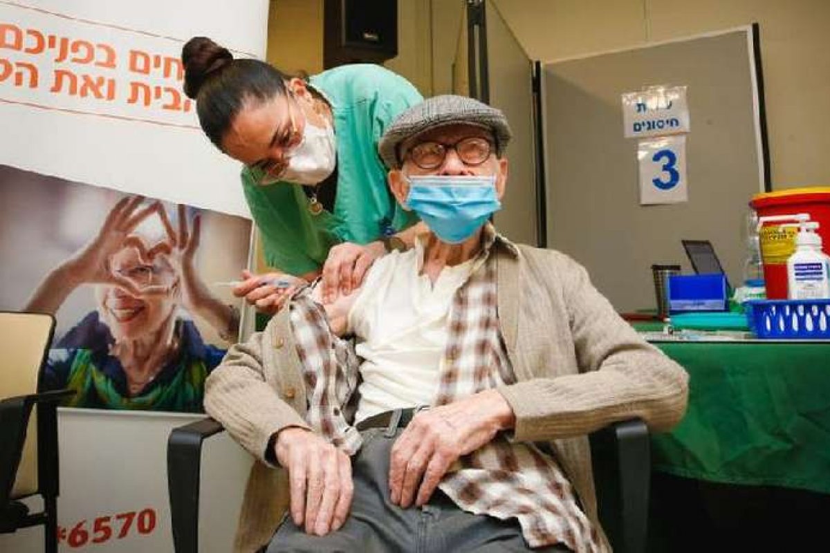 Israel começa clínico inédito com quarta dose da vacina Pfizer contra Covid-19