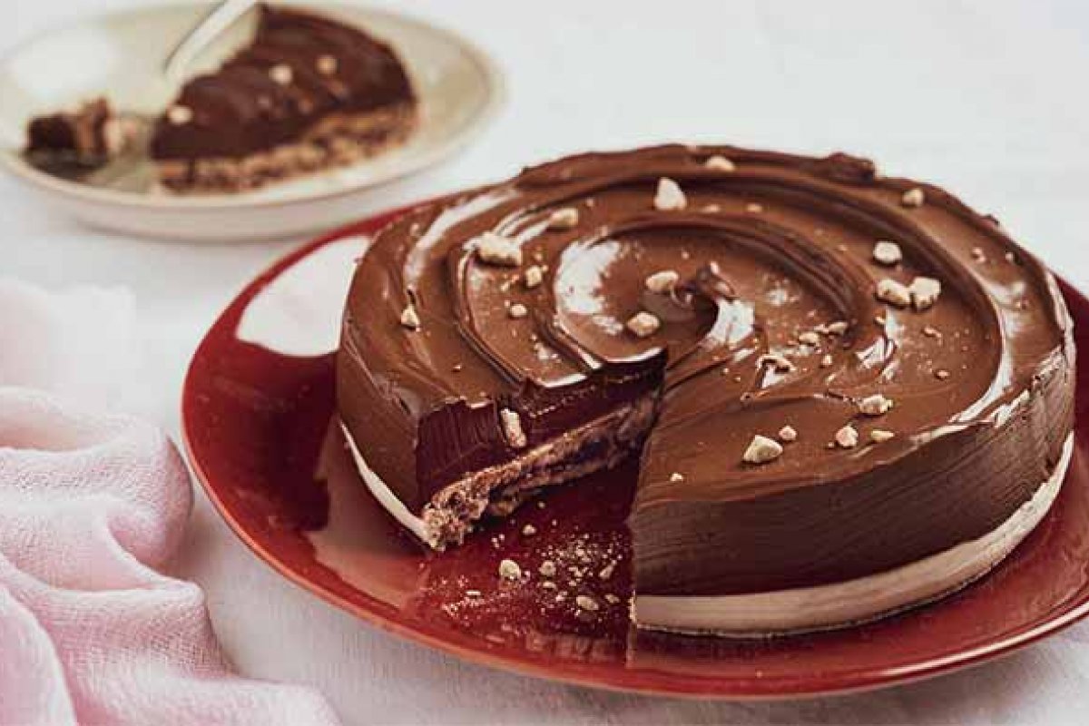 Uau! Torta merengue de chocolate para o Ano Novo