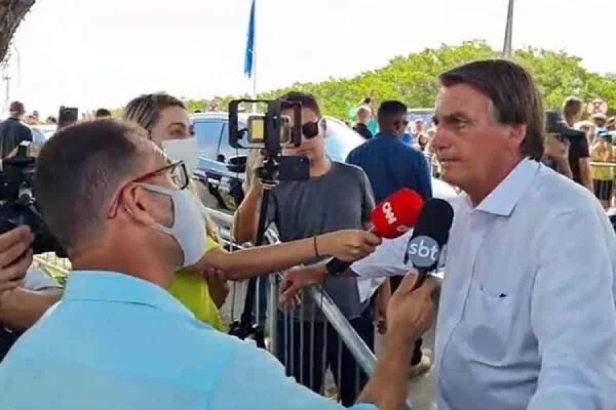 "Minha filha não vai se vacinar", diz Bolsonaro sobre imunização para crianças
