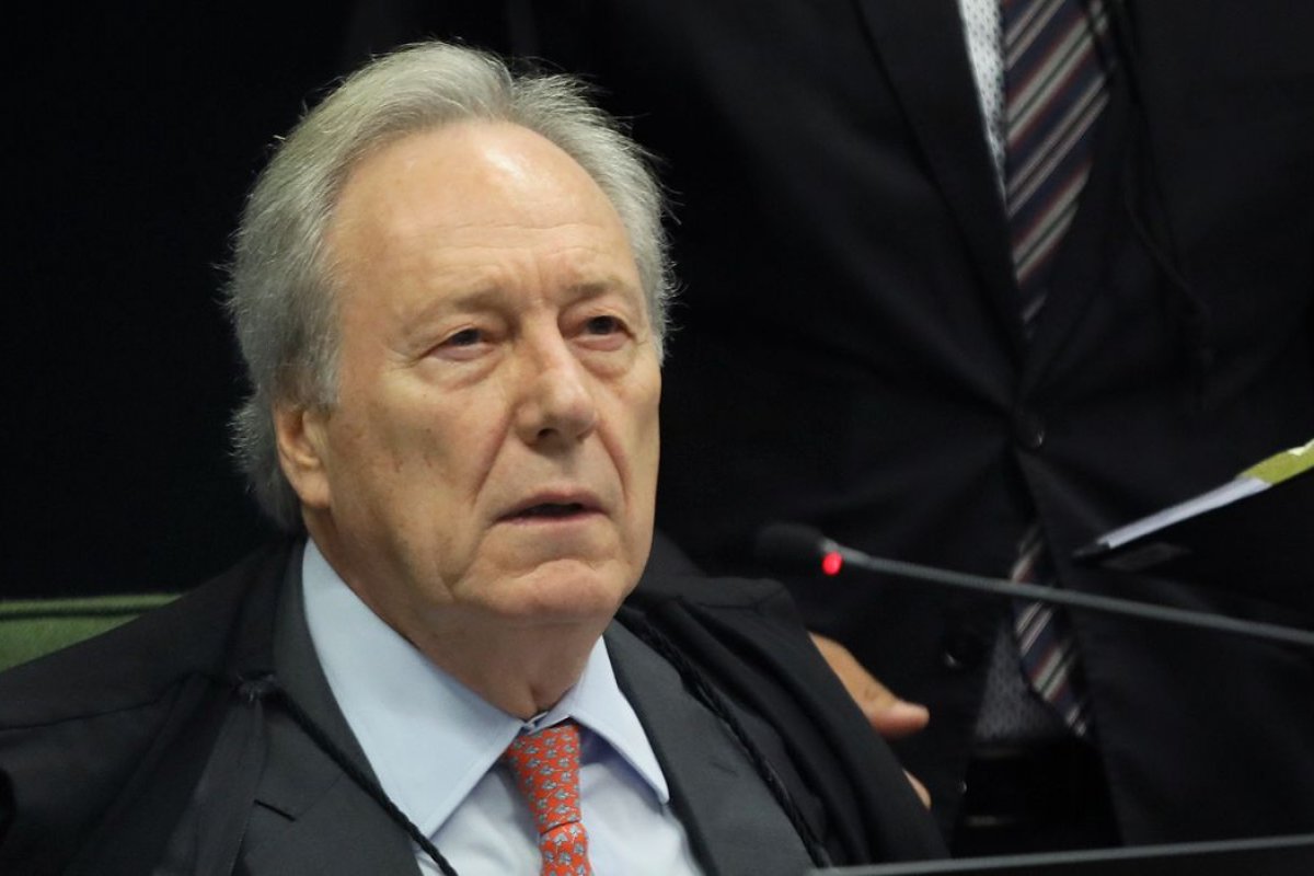 Lewandowski pede que PGR se manifeste sobre fala de Bolsonaro contra Anvisa