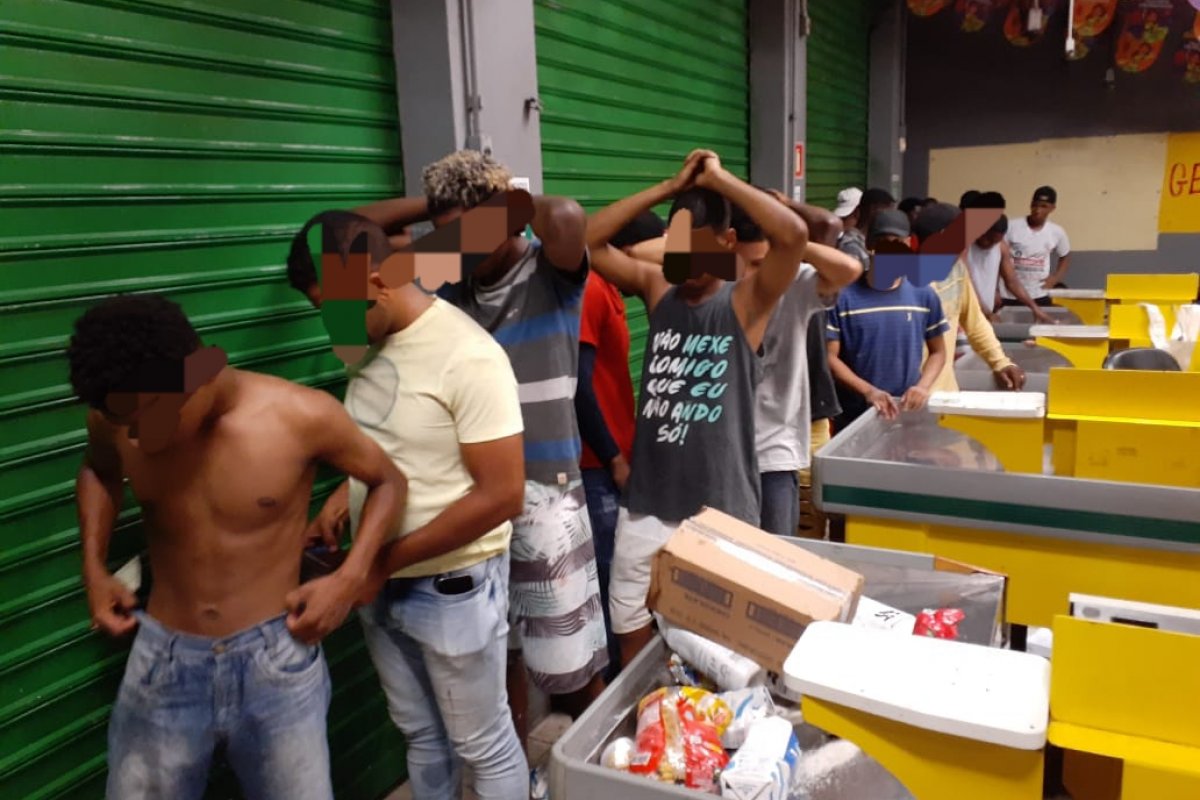 Mais de 30 pessoas são presas após saquear duas lojas em Salvador