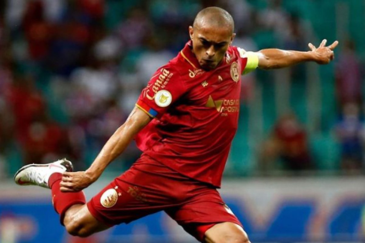"Procurei dar o meu melhor", diz Nino Paraíba em despedida do Bahia