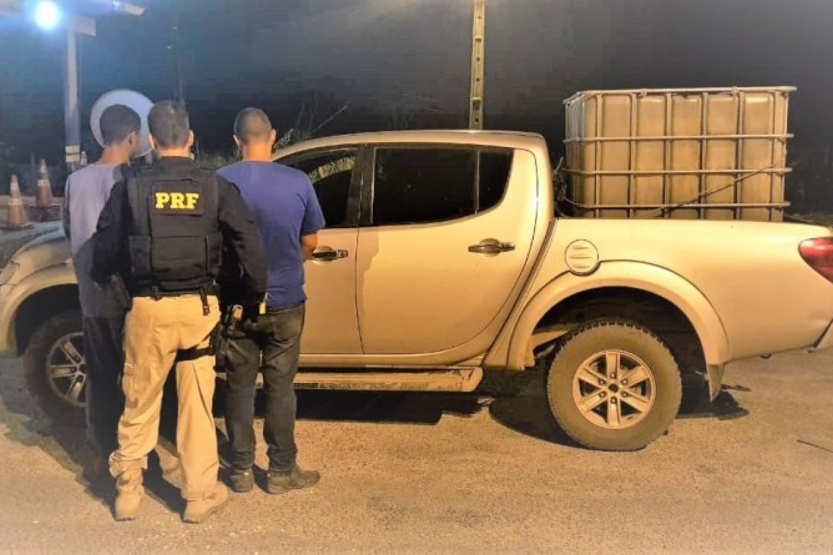 Carro de luxo roubado há quase 10 anos é recuperado na BR 101 