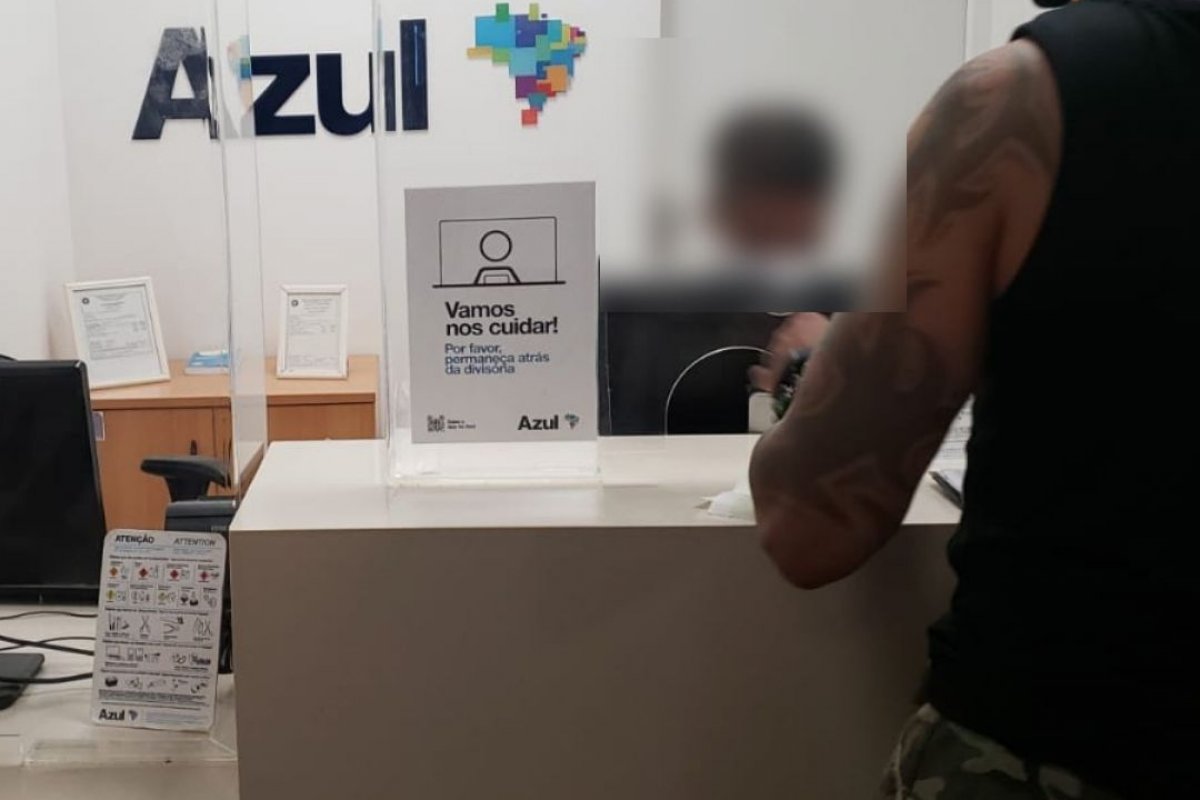 Cliente denuncia falta de atendimento prioritário na loja da Azul no aeroporto de Salvador