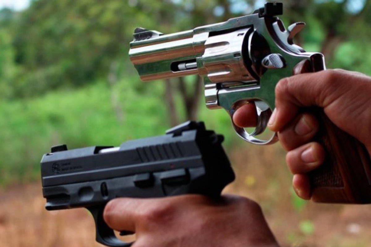 Lei Maria da Penha: armas de agressor de violência doméstica terão que ser apreendidas