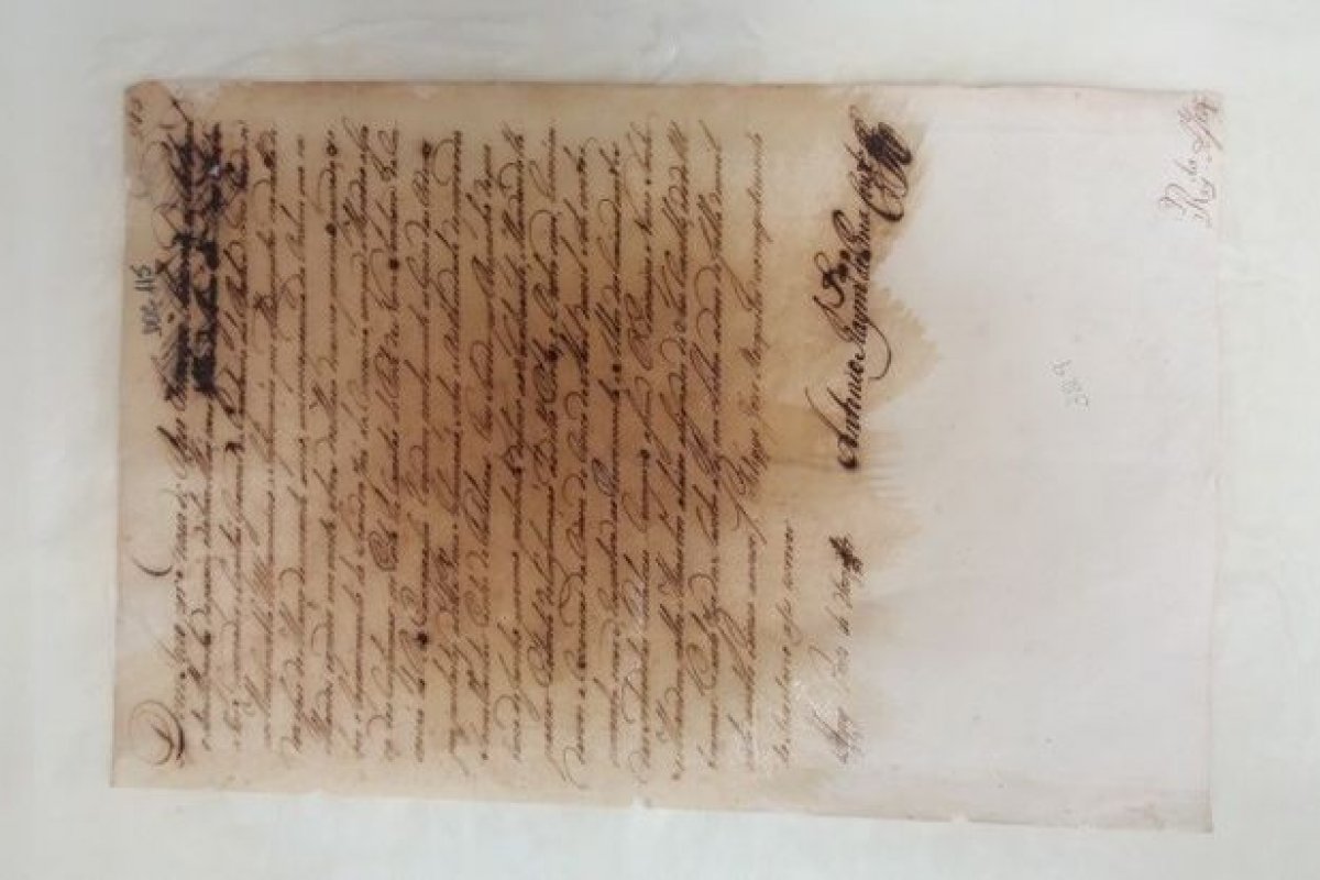 Documentos do Século XIX custodiados no Arquivo Público passam por restauração