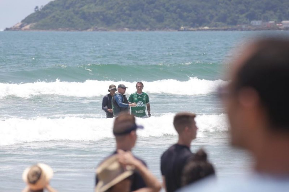 'Espero não ter que retornar antes', diz Bolsonaro sobre férias em Santa Catarina
