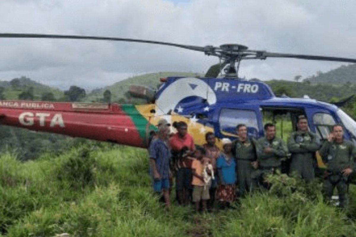 Aeronaves resgatam oito pessoas em área de chuva na Bahia